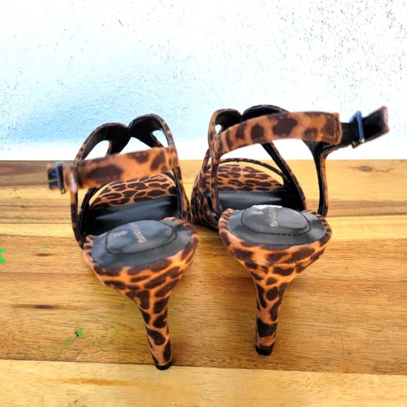 Bandolino Women's Strappy Tamar Sandal Size 5.5 M - Picture 9 of 16